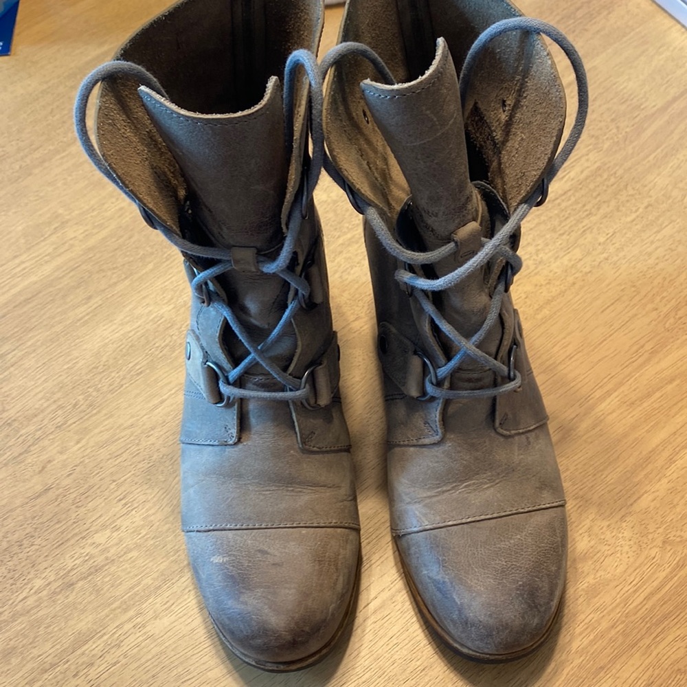 Sorel Joan of Arc Arctic Wedge size 10